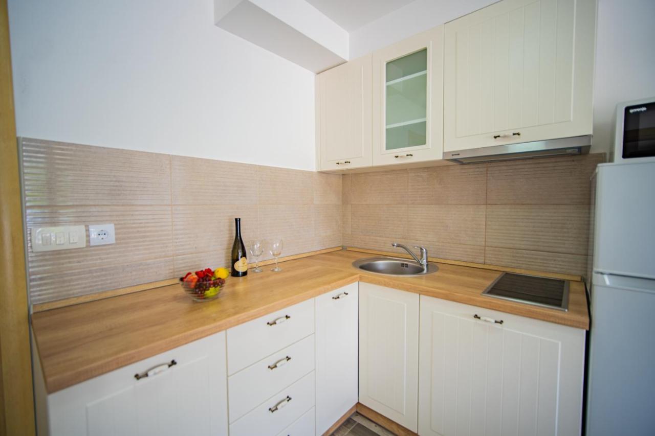 Apartments Edera Тиват Екстериор снимка