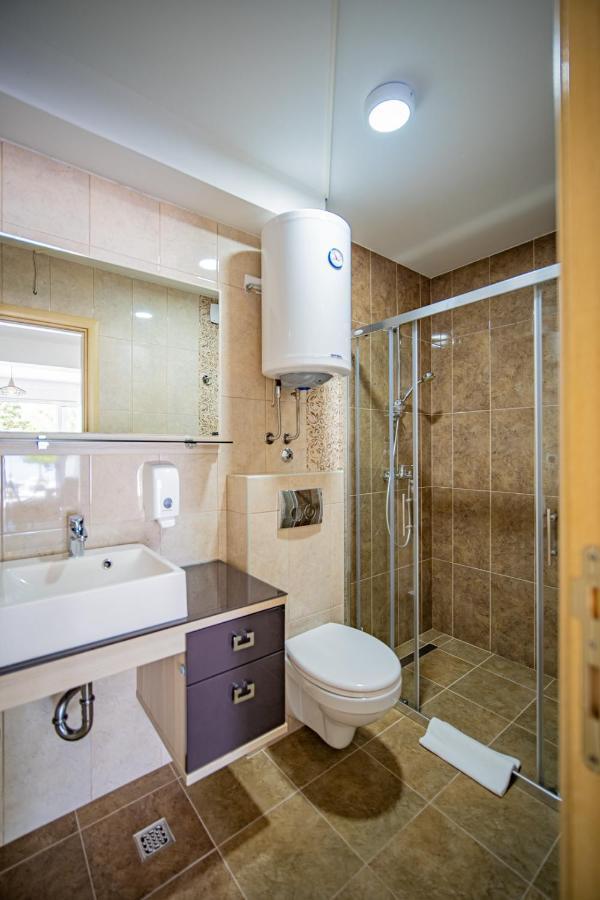 Apartments Edera Тиват Екстериор снимка